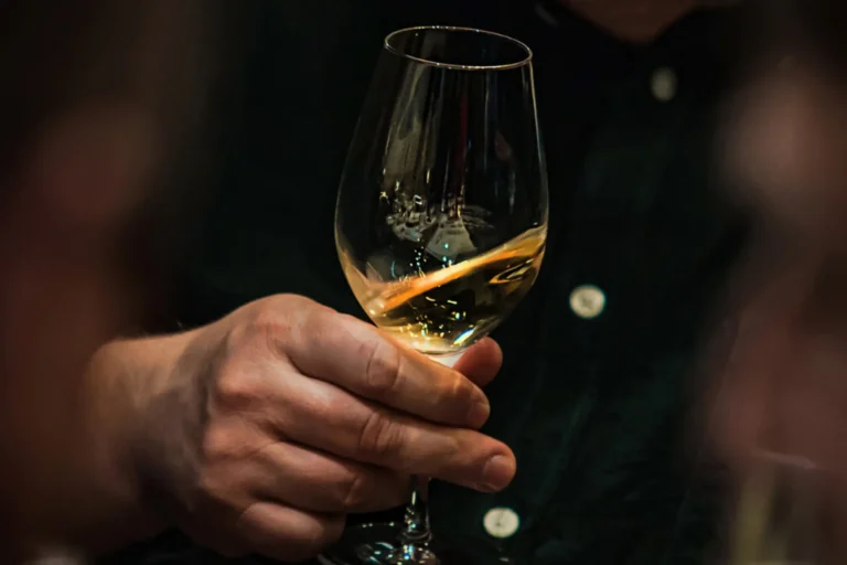 Kolacja degustacyjna win w&nbsp;Suwałkach – wyjątkowy wieczór w&nbsp;Banku Smaków